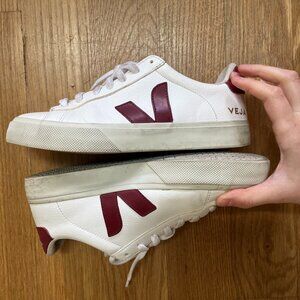 Veja Campo Trainers (Chrome Free Leather) - White/Marsala